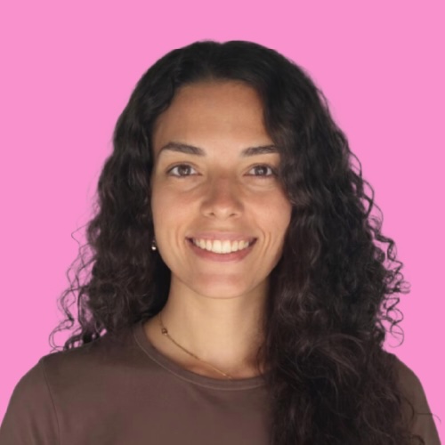 Aline, employee at :Delmain